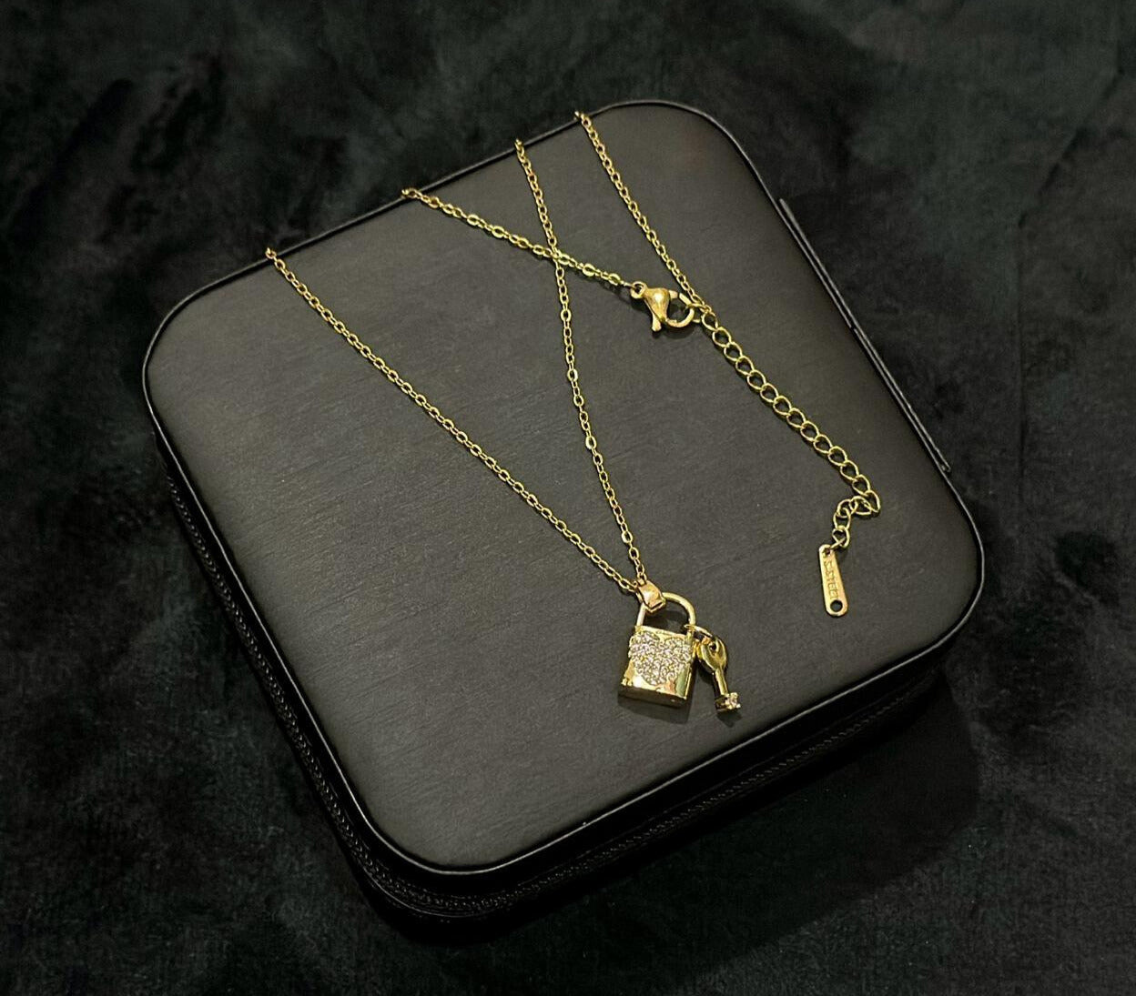 Stainless Lock Shape Neckless